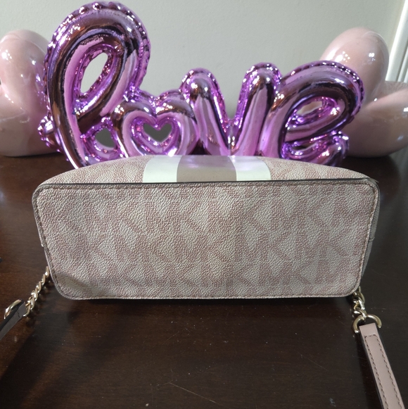LIKE NEW Michael Kors Signature Logo Pink Crossbody Bag - Picture 9 of 9